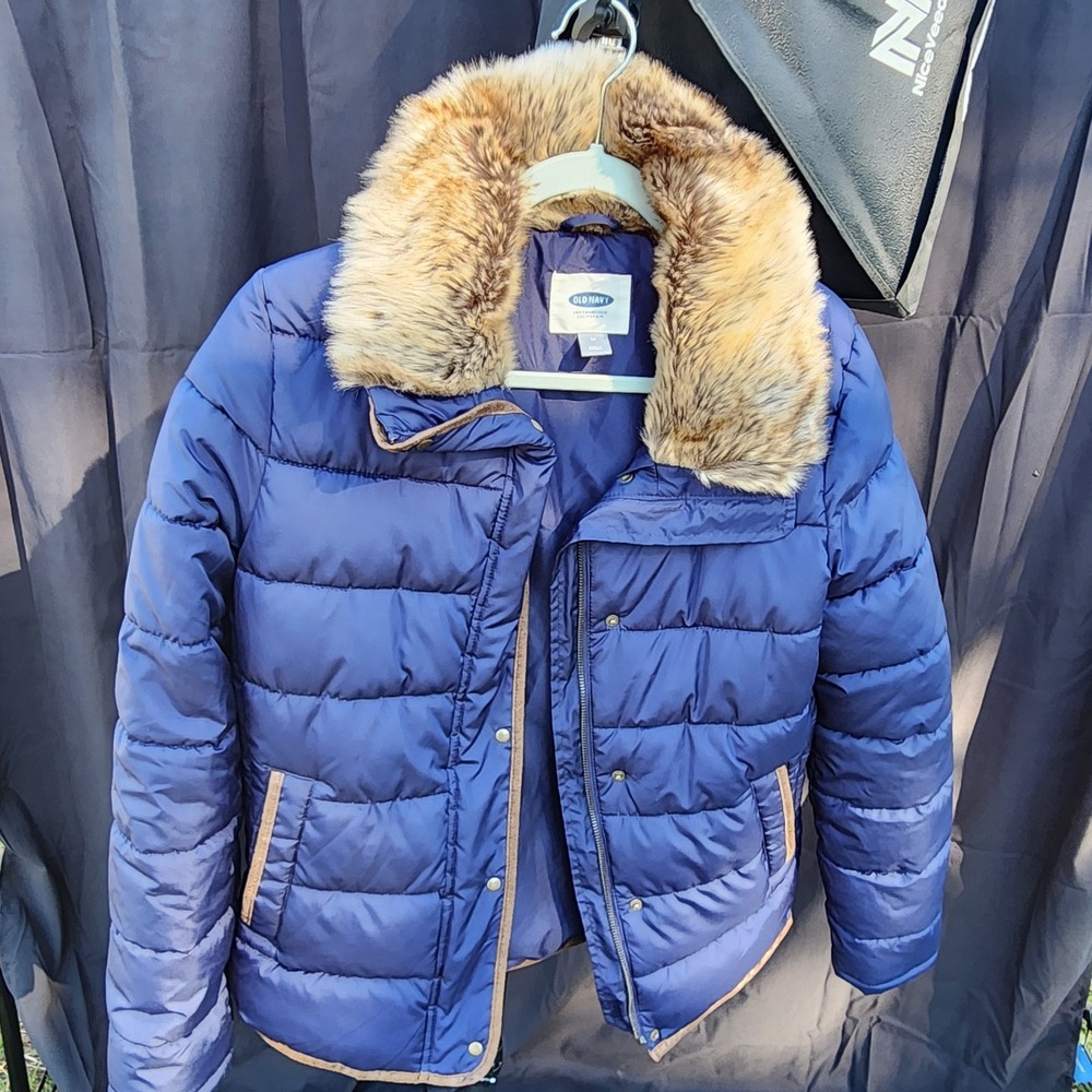 Old Navy Frost-Free‎ Puffer Jacket for Girls with a faux fur-trimmed collar...